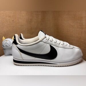 Nike Cortez Classic Sneakers Unisex White/black Size 9.5 Excellent Condition9/10